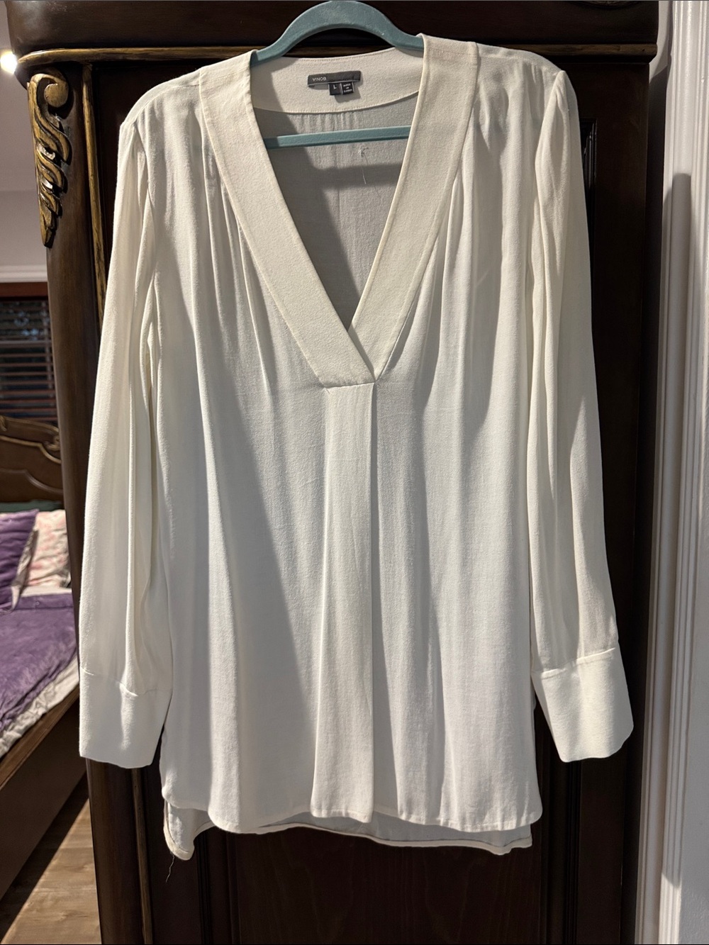 Vince Cream V-Neck Long Sleeve Blouse size l